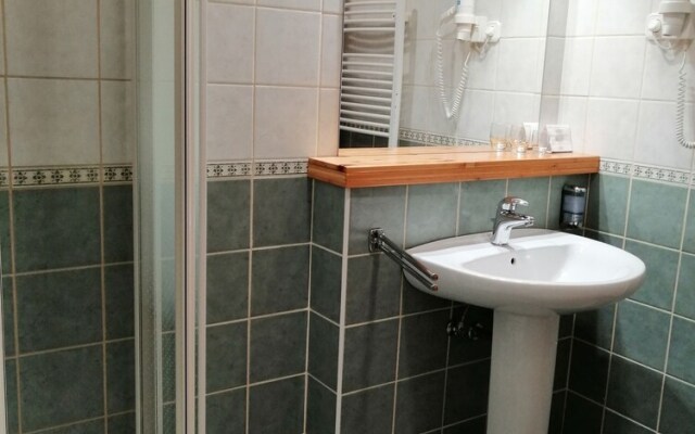 Józsi Bácsi Vendéglője és Szállodája