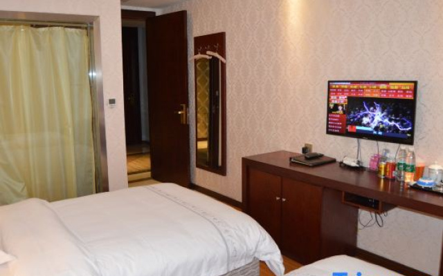 The westside Lancaster Hotel