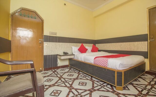 OYO 27610 Hotel Landmark