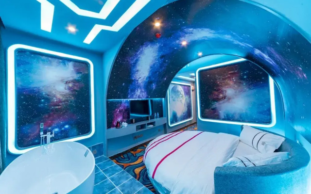 Love Home Theme Hotel Kunming Airport