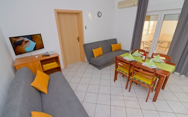 Apartment Zora - garden terrace and grill A5 Pirovac, Riviera Sibenik