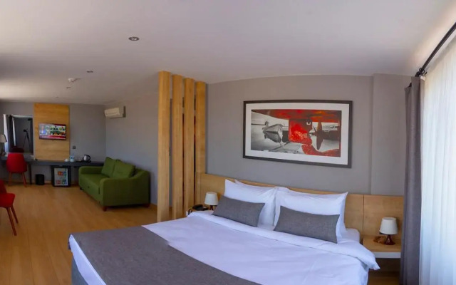 Uzer Otel