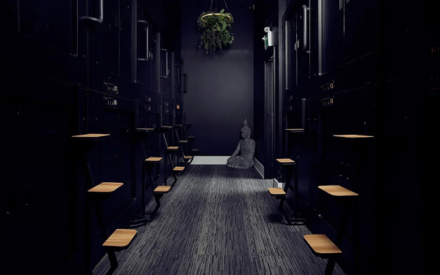 Capsule Hotel