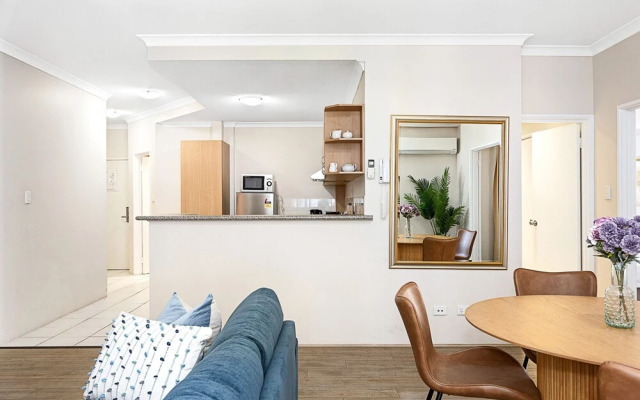 2bdr East Perth Getaway