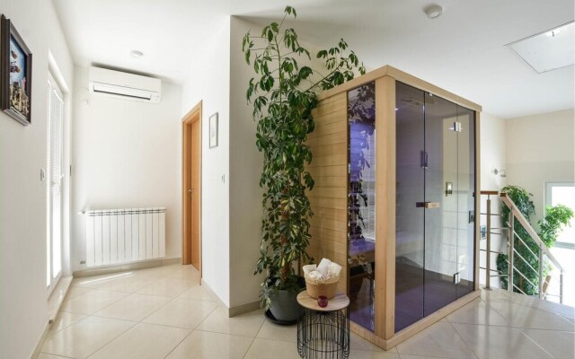 Awesome Home in Dugopolje With Wifi and 4 Bedrooms