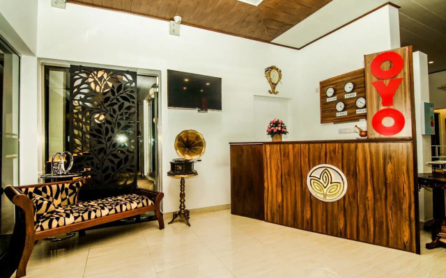 OYO 124 Clove Transit Hotel