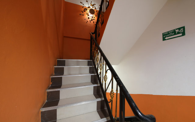 OYO 126 Patong Station House Hotel