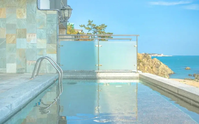Gyeongju Blue21 Poolvilla Pension