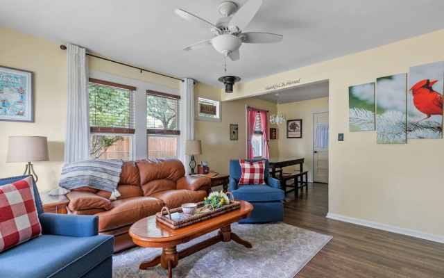 Cardinal Haus 2 Bedroom Home by RedAwning