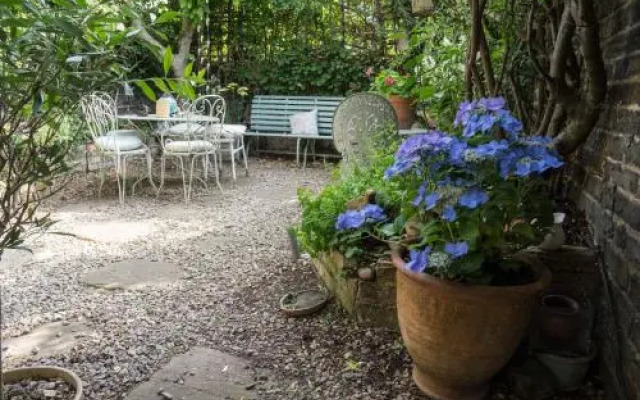 Hurlingham Bed  Breakfast