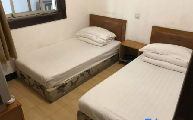 Yunguang Hotel (Shanghai Railway Station North Square)