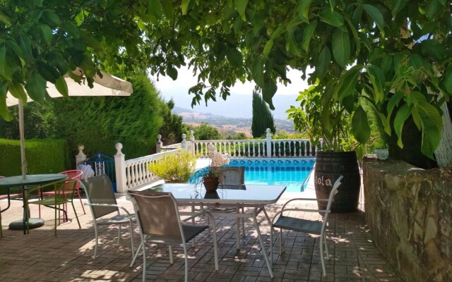Villa With 4 Bedrooms in Prado del Rey, With Private Pool, Enclosed Garden and Wifi