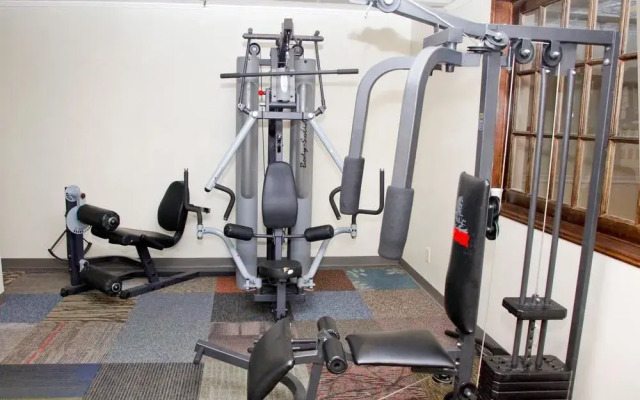 America's Airport Inn & Suites