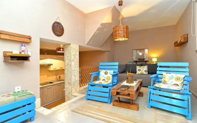 Apartment 877