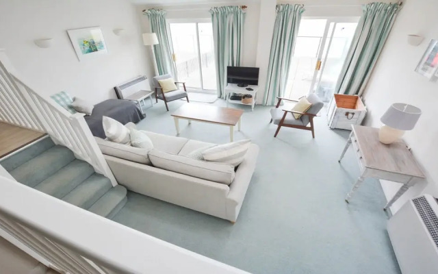 Clifton Court Apt 16 With Heated Pool