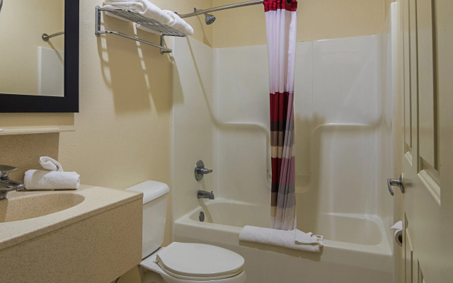 Red Roof Inn & Suites Lake Orion/ Auburn Hills