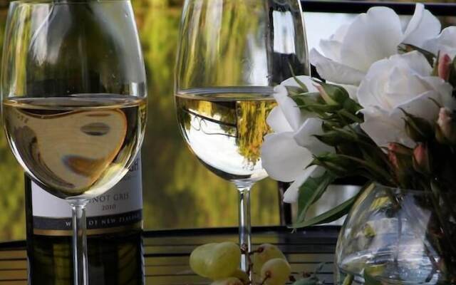 Revive On Oakview Boutique Accommodation and Spa