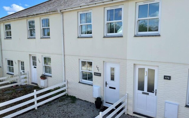 Charming 2-bed Cottage in Charlestown Near the sea