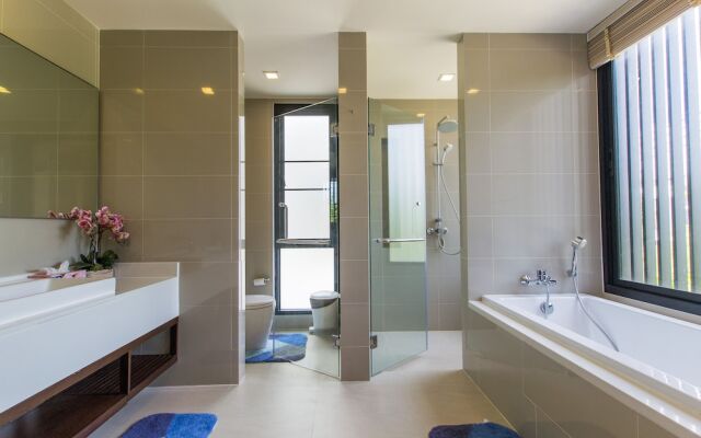 4 Bdr Villa with Cinema in Laguna 800m to Beach