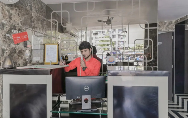 OYO 5661 Hotel AK Palace