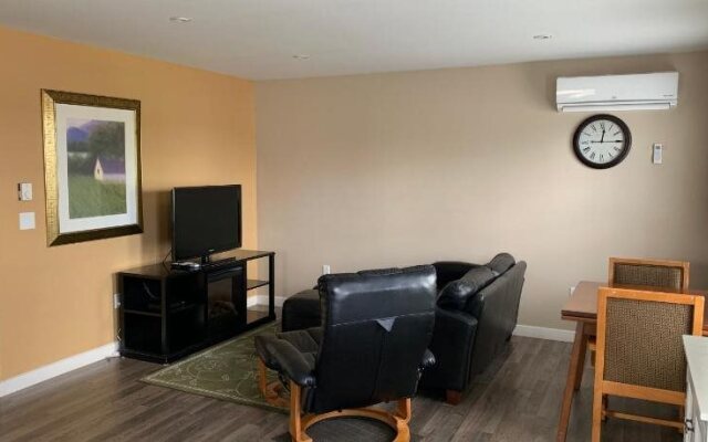 The Lionstone Inn Motel and Cottages