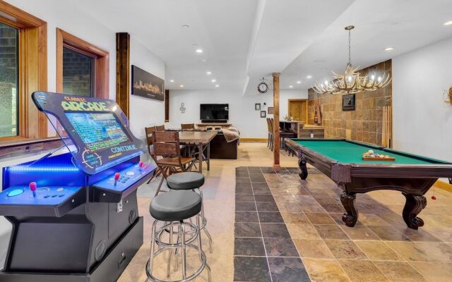 Majestic Lodge Retreat Amenities & Views