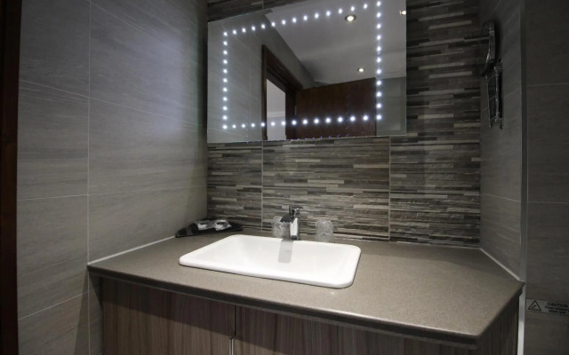 Best Western Plus Pastures Hotel