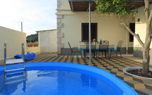 Alluring Holiday Home in Korčula with Whirlpool