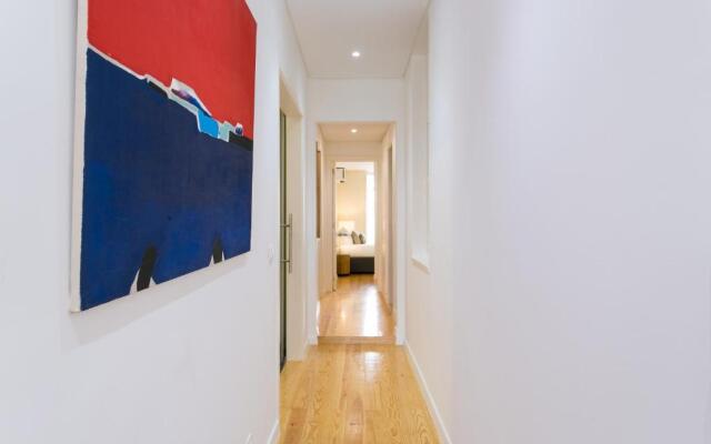 Lisbon luxury retreat! 2 suites, balcony & views!!