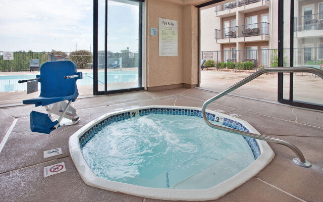 Holiday Inn Express Hotel & Suites Branson 76 Central, an IHG Hotel