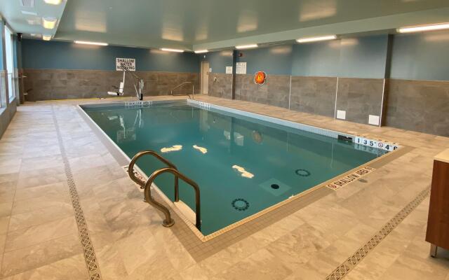 Holiday Inn Express & Suites Aurora by IHG
