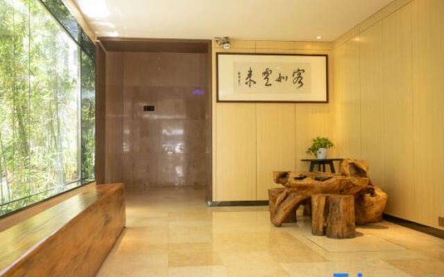 Yilong Haiya Hotel (Guangzhou South Station Zhongcun subway station)