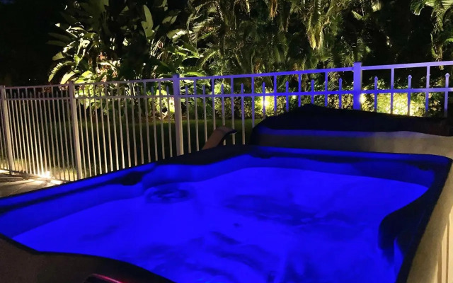 Comfortably Chic Pool Home Retreat
