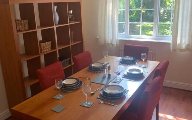 3 bedroom house in Reading