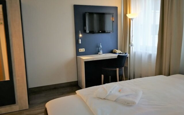Hotel Near By