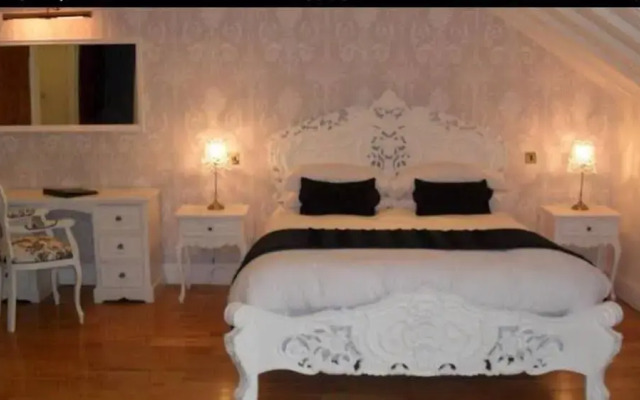 The Thatched Cottage Inn