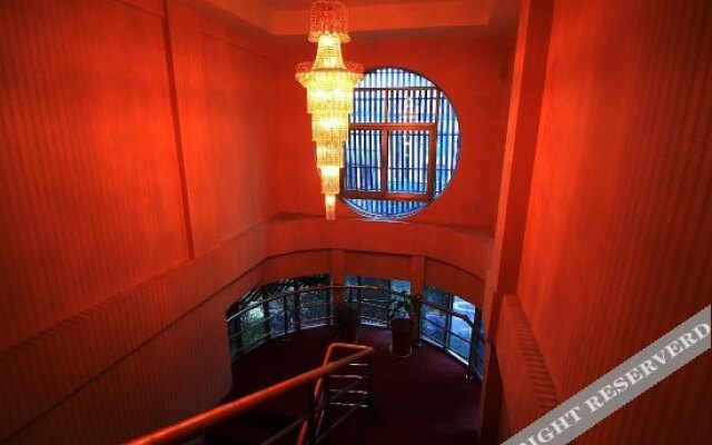 Yahong Business Hotel