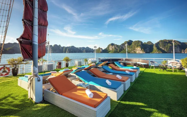 Verdure Lotus Classic Cruise on Lan Ha Bay