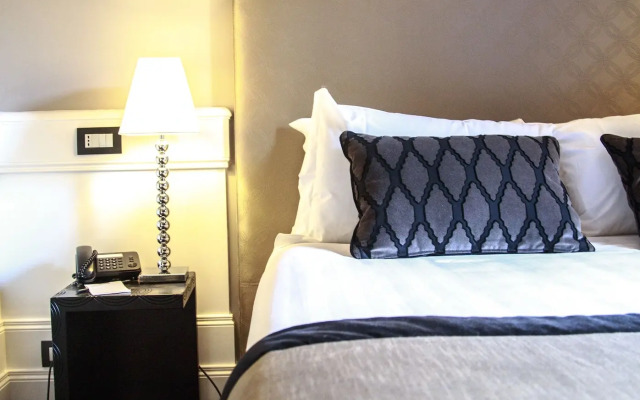 Hotel The Independent Suites