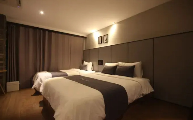 Hotel The May