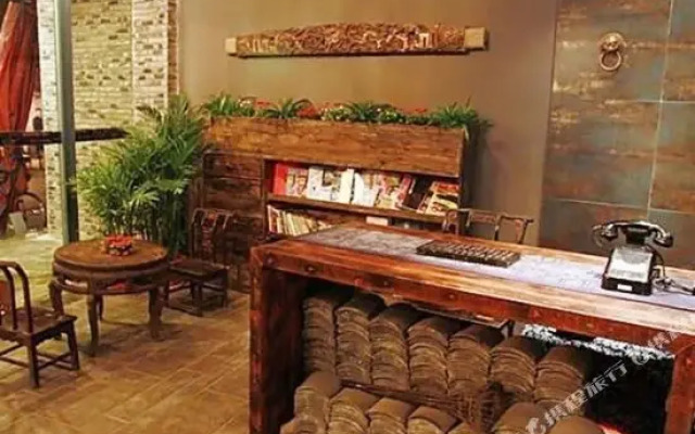 Moshang Huakai Hostel