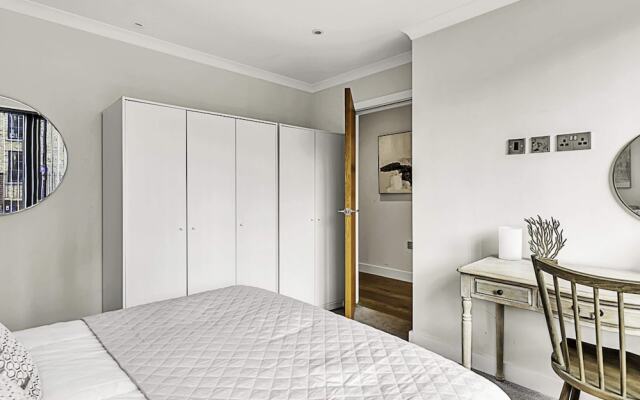 Chic and Contemporary Retreat in Brentford