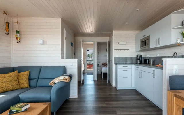 Houseboat Harmony