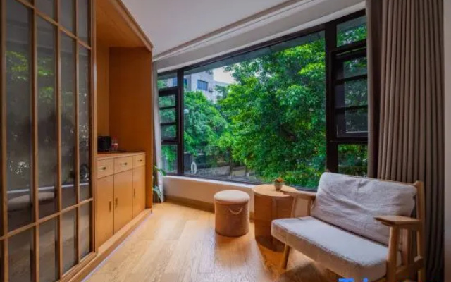 Shangshang Four Seasons Shangpin (Leshan Shangzhongshun Commercial Food Street Branch) – Balcony – Leshan