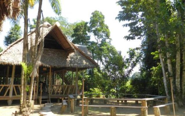 Tres Chimbadas Lake Lodge