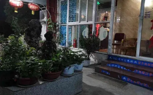 Xinyang Blue Moon Hotel