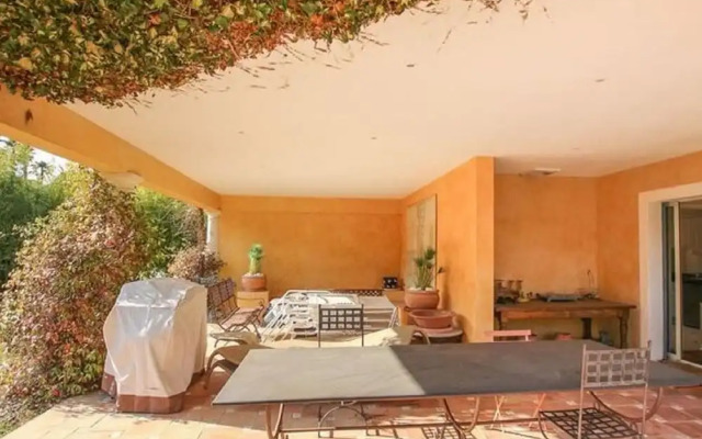 Vibrant Holiday Home With Private Pool