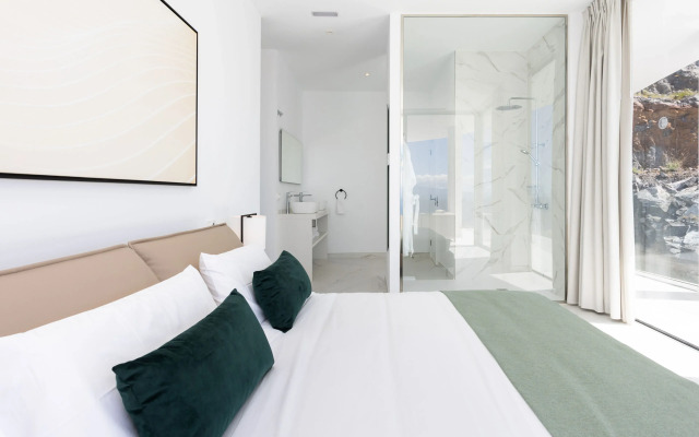 Crystal I Luxury Apartments