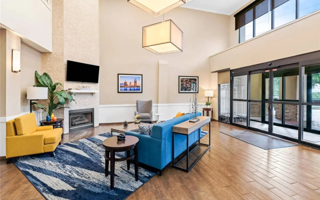 Comfort Suites Mobile East Bay