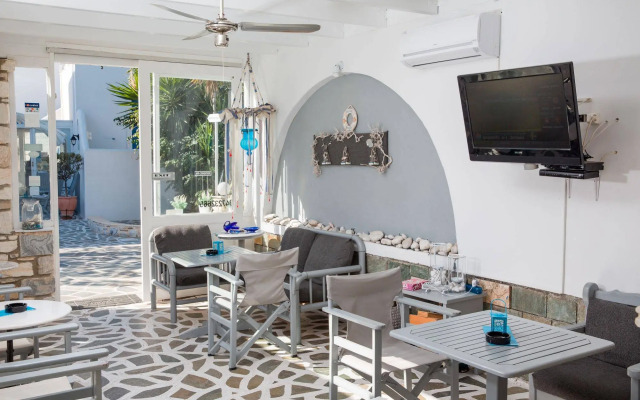 Zoumis Residence